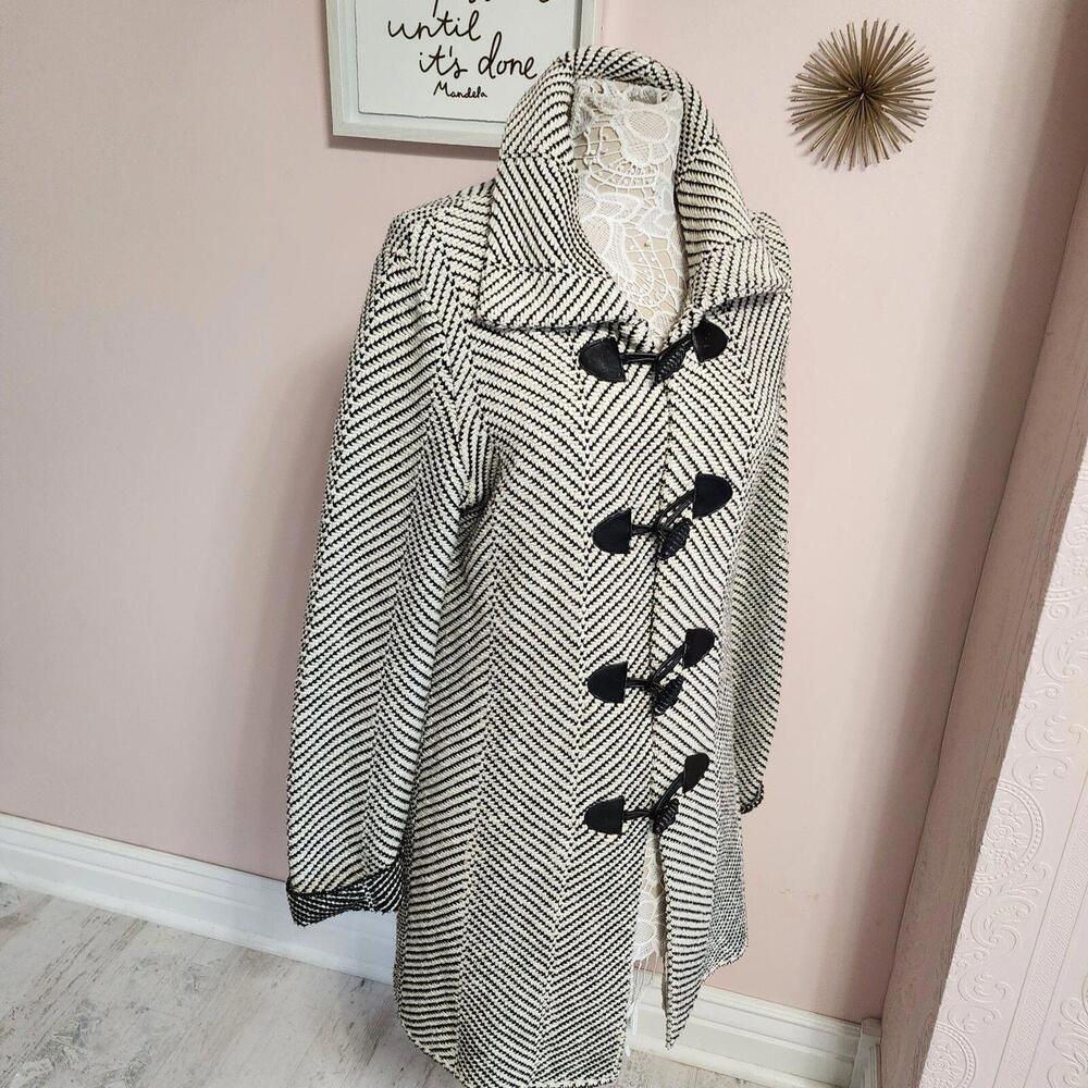 Flawless Willow heav sweater coat black white toggle adorable S herringbone